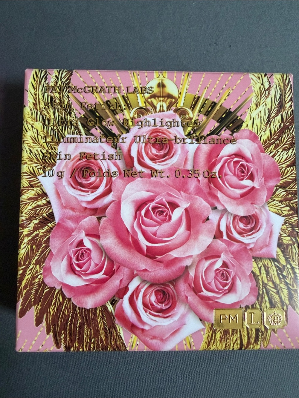 Pat McGrath Divine Rose highlighter Round Compact Palette – Rose Pink